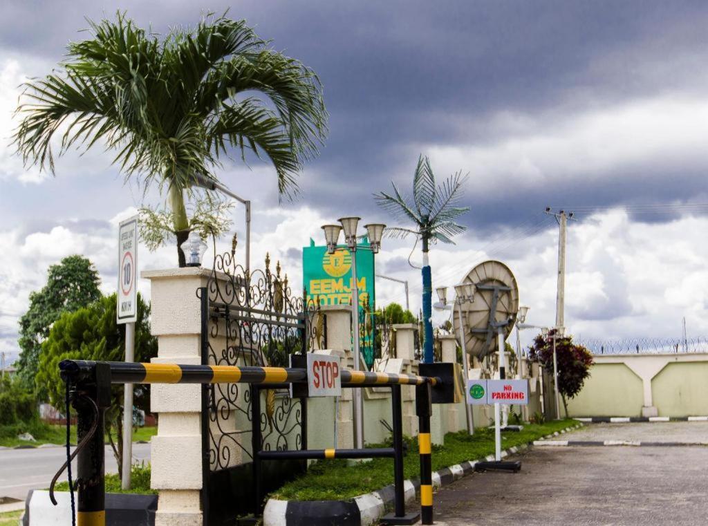 Eemjm Hotels And Suites Limited Uyo Exterior foto